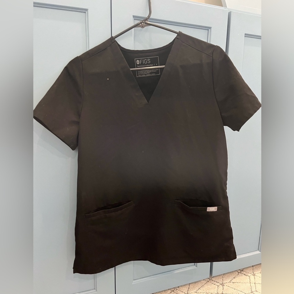 Figs scrub top